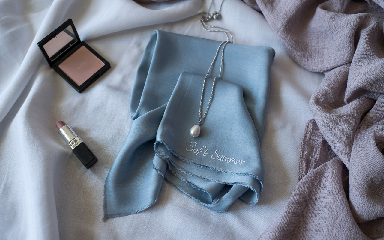 Visual guide to the Soft Summer color palette characteristics
